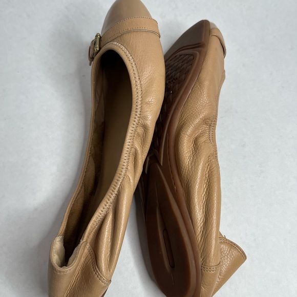 Cole Haan like new Ballet flat - Picture 3 of 7